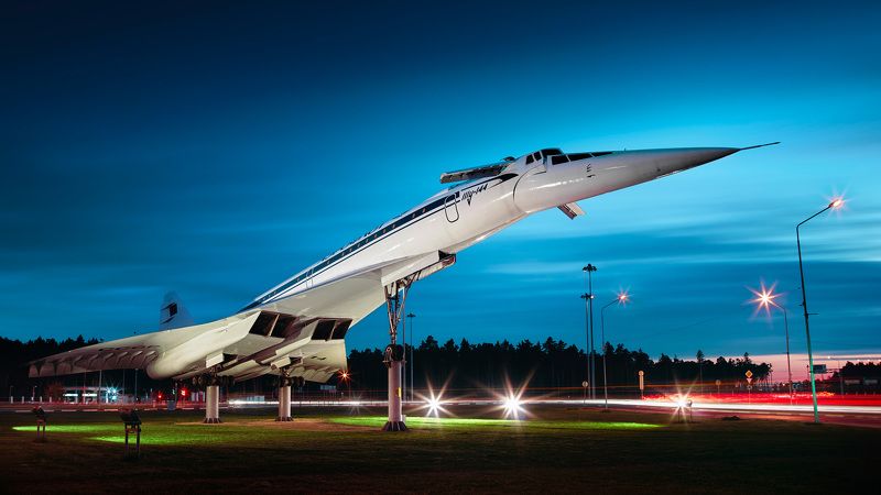 Самолет-памятник фото превью
