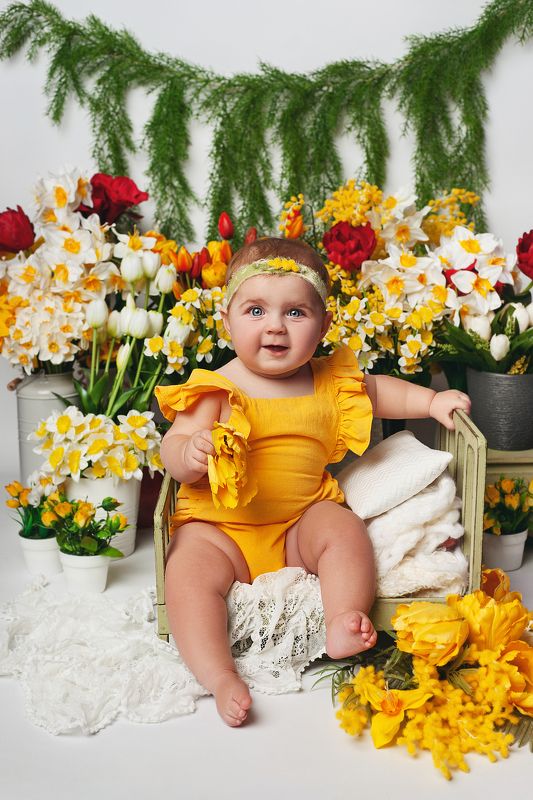 familyphoto, love, baby, family, babyphoto, children, childrenphoto, childrenphotography, малышка, детский портрет, детское фото, детская съёмка, портрет, ребёнок, девочка, нарциссы, тюльпаны, 8 марта, дитя, студийный портрет, цветы, мимоза  фото превью
