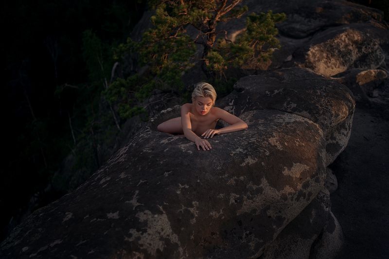 nude art girl Reach out the sky фото превью