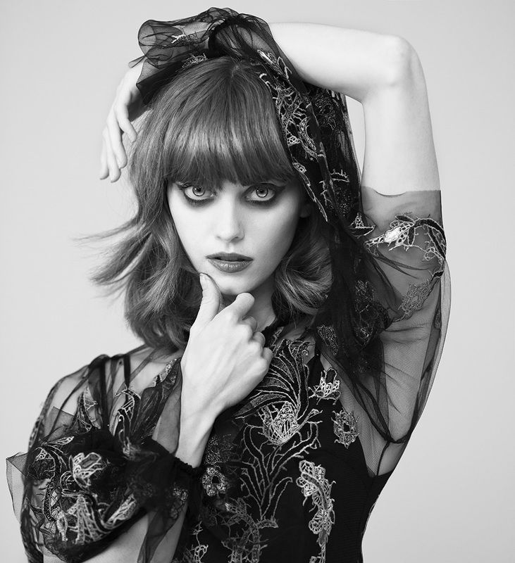 woman beauty blackandwhite redhead фото превью