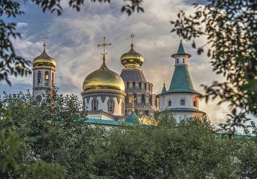 Воскресным вечером...