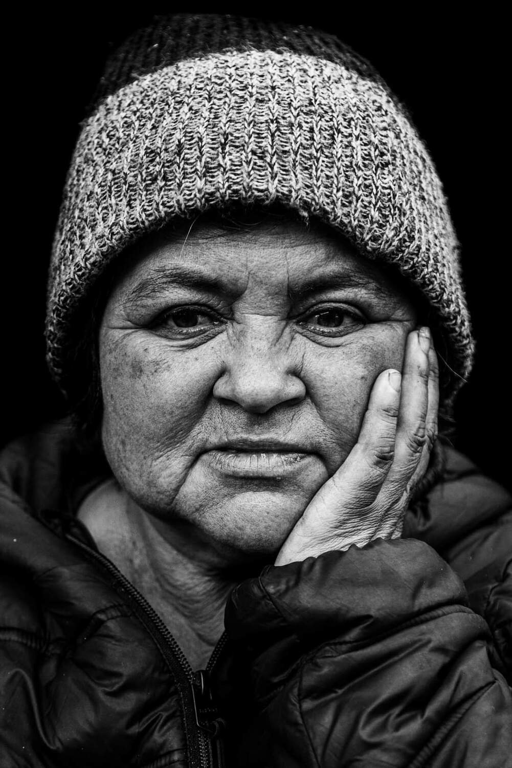 portrait, portraits, female portrait, retrato, retratos, bastian cifuentes araya, periodistafurioso, black and white, black & white, blanco y negro, human, homeless, situacion de calle, in-visibles, invisibles,, Basti&aacute;n Cifuentes Araya