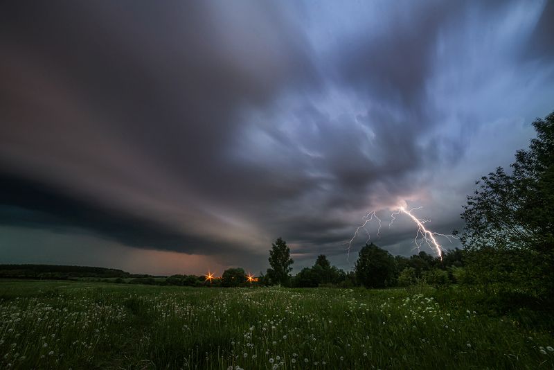 Летняя гроза близ деревни фото превью