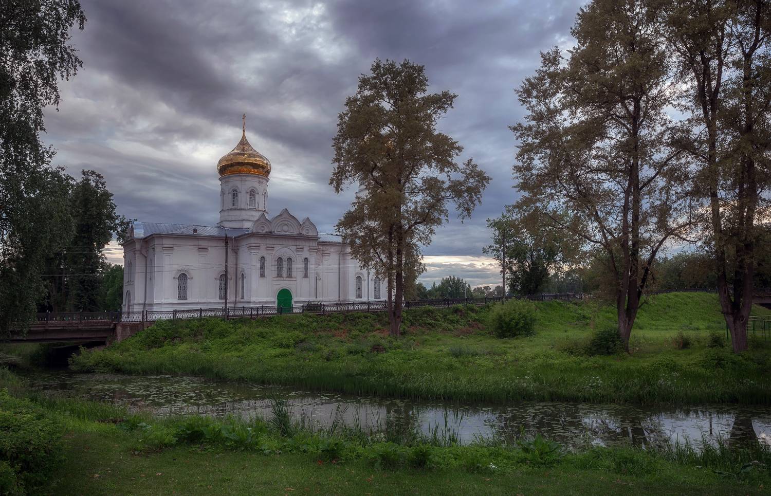 храм, канал, вечер, Вышний Волочек, Сергей Аникин