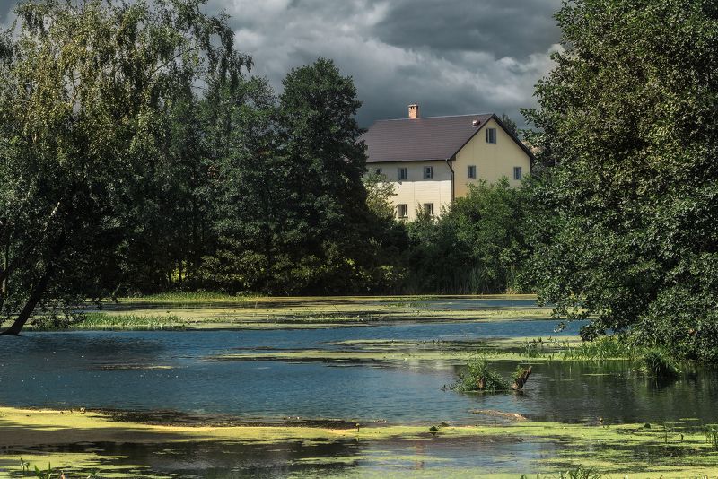 пасмурный  день на рече  фото превью