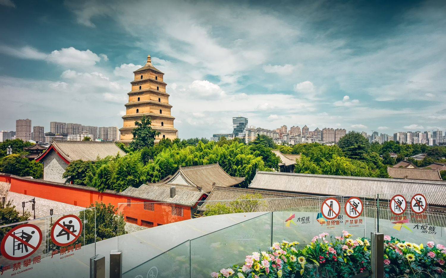 不夜城&大雁塔, 吴 微雨墨烟鸿