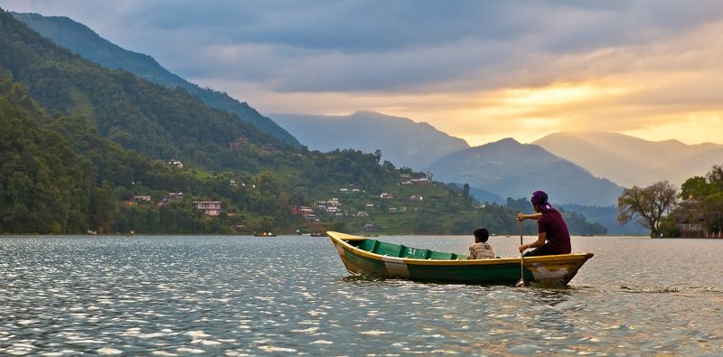 Непал, Покхара, Фева, путешествие, закат Братья, а может быть друзья?  фото превью