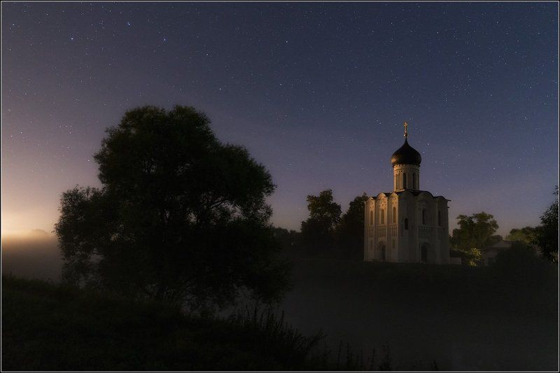 боголюбово, владимирская обл, россия Звёзды над храмом фото превью