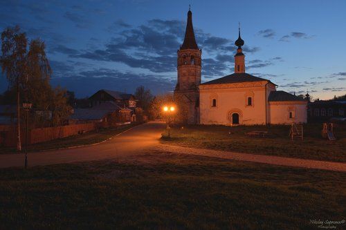 Утренние сумерки у Никольского храма. До первых солнечных лучей