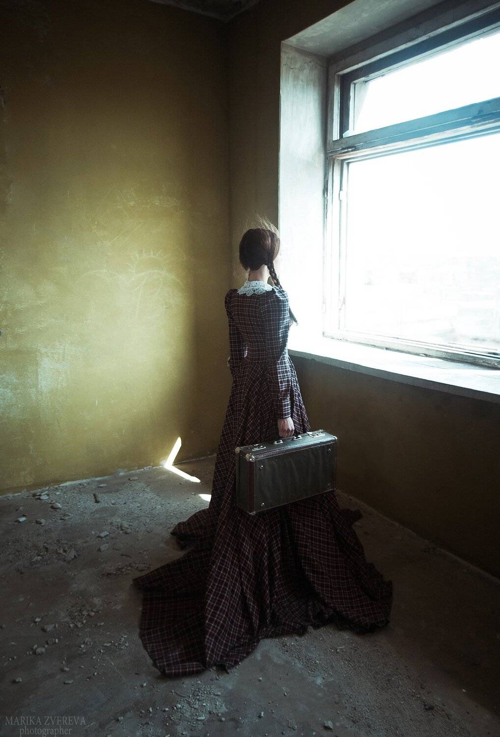 фото, окно, винтаж, фото, фотография, фотоарт, чемодан, платье, Марика Зверева, Зверева Марика