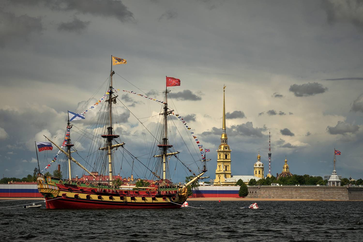 санкт-петербург, нева, парусник, морской парад, флаги, петропавловская крепость,, Байдуков Александр