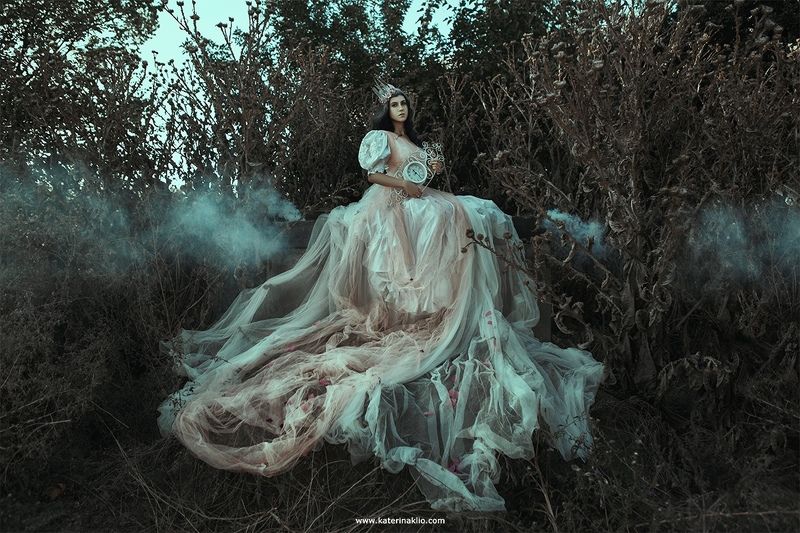 time, art, keeper, woman, model, clock, watches, timepiece, thorn, spines, deadwood, death, dry grass Time keeper фото превью