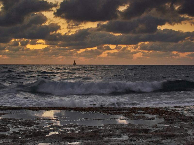 Закат на Средиземном море фото превью
