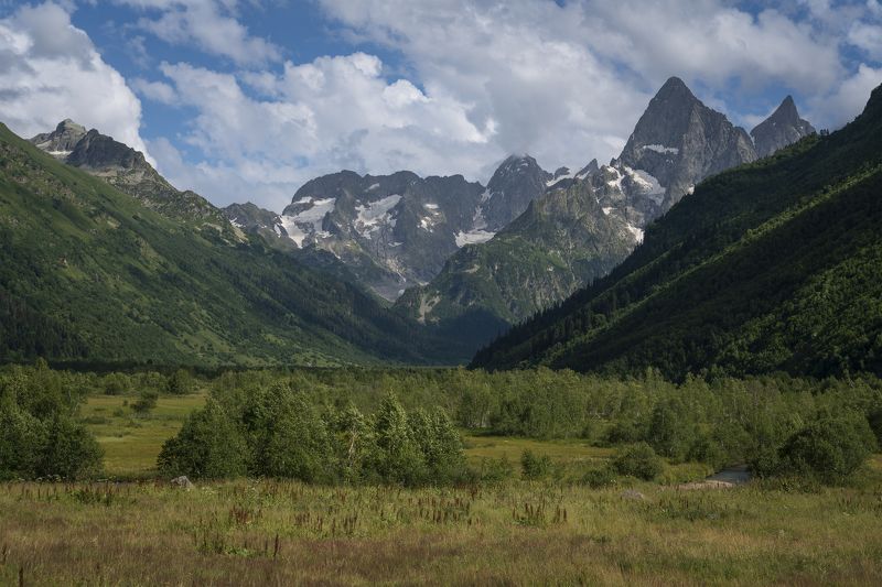Долина реки Клухор, Домбай, Карачаево-Черкессия, Россия фото превью