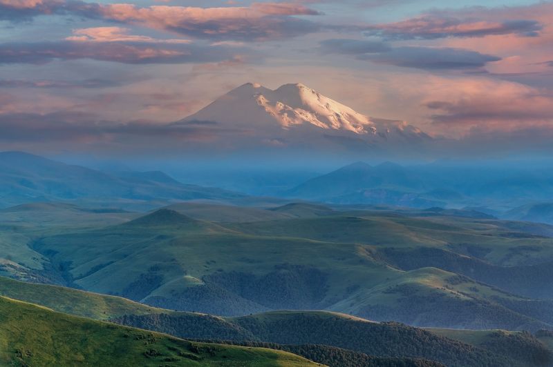 Эльбрус на рассвете фото превью
