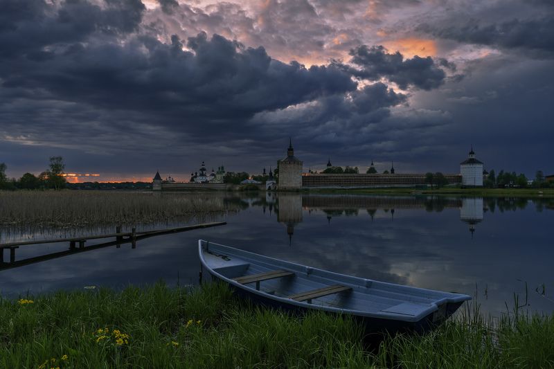 кирилло-белозерский монастырь, кириллов, май, вечер Буйство и безмятежность фото превью