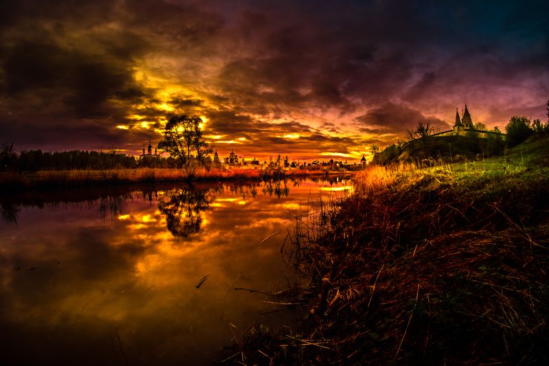 Красное зарево Суздаля фото превью