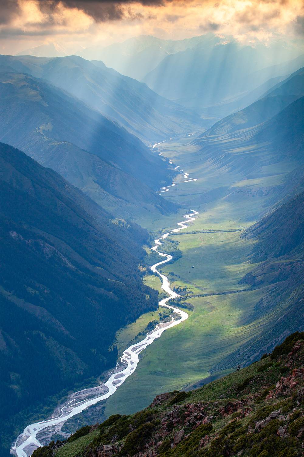 Чилик тучи Казахстан горы река лучи тучи, Andrey Shishkalov