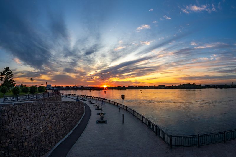 иркутск, ангара, закат Летний закат на набережной Ангары в Иркутске фото превью