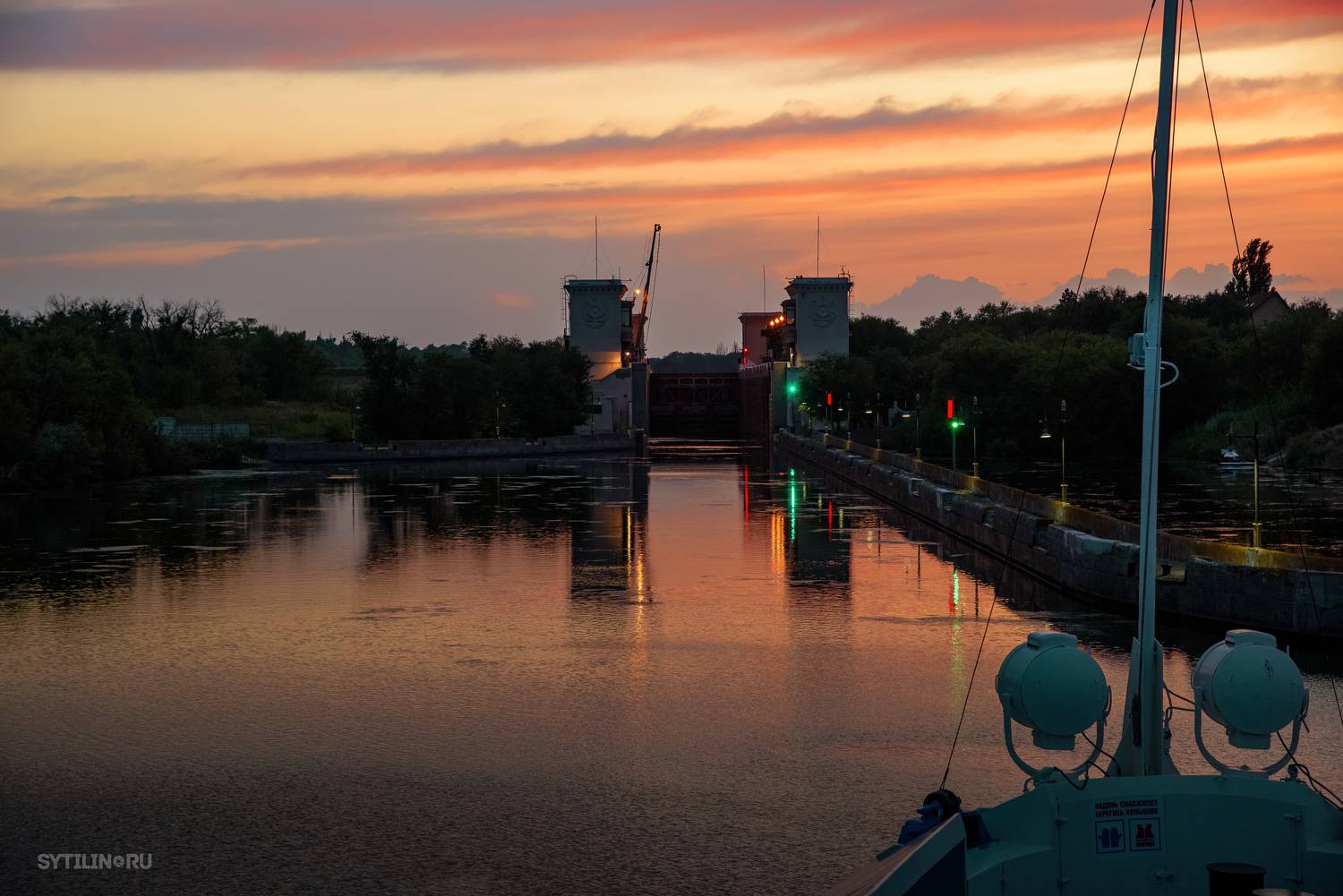 Волго-Донской судоходный канал имени В.И. Ленина, пятый шлюз, закат, волга, волго-дон, путешествие, речной круиз, водный транспорт, теплоход, вечер, волгоград, волгодон, Сытилин Павел