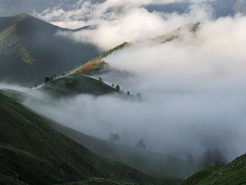 Ползут туманы по долинам
