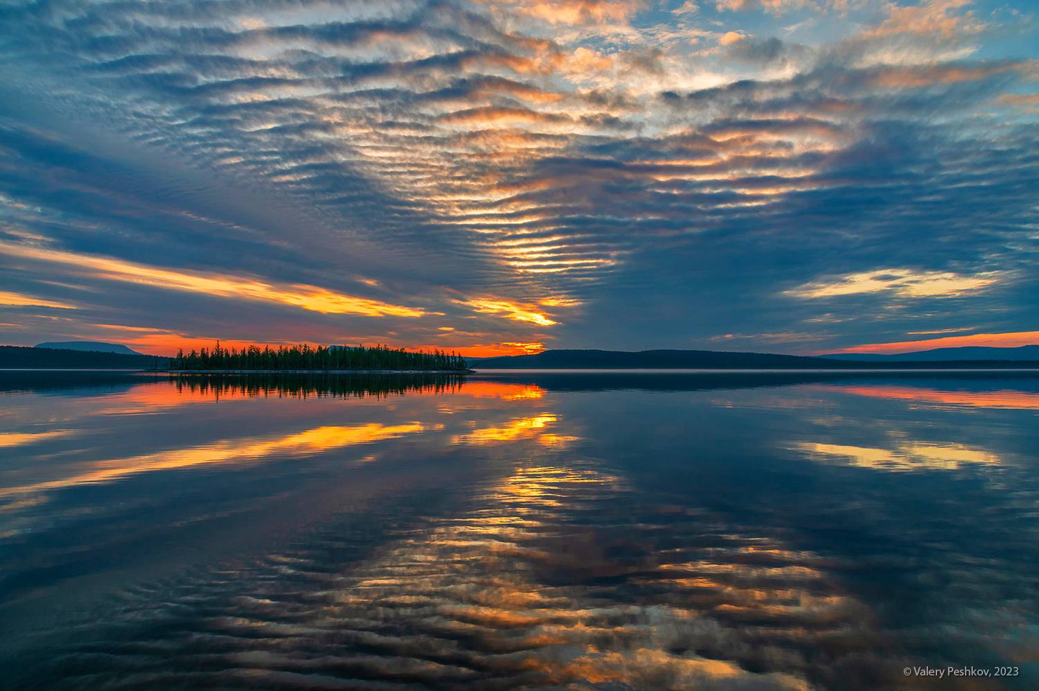 облака, вода, ночь, отражения, закат, рассвет, полярный день, курейское водохранилище, курейка, светлогорск, Пешков Валерий