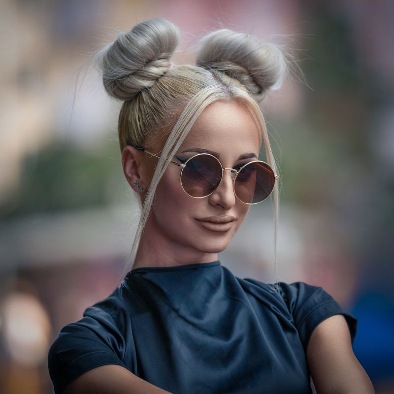 девушка, красивая, прическа, очки Девушка фото превью
