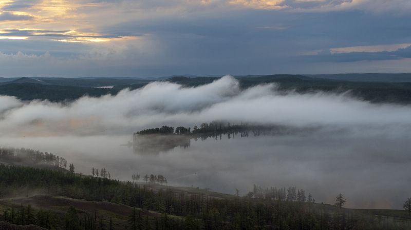 Облако над озером фото превью
