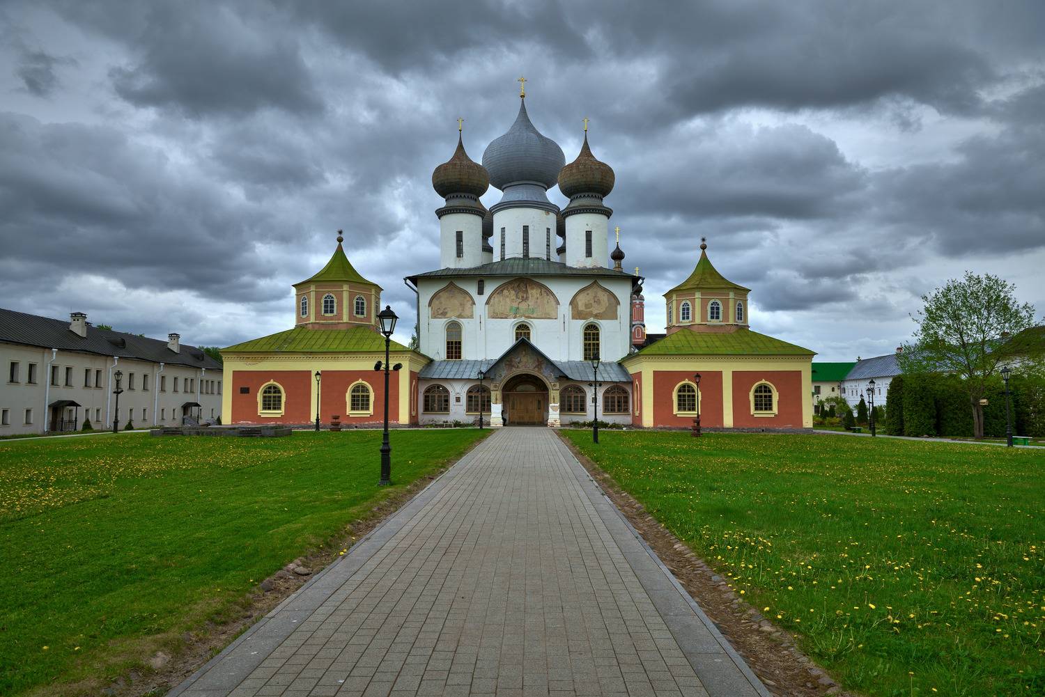 тихвин, монастырь, собор, тихвинский богородичный успенский монастырь, купола, православная вера,, Байдуков Александр