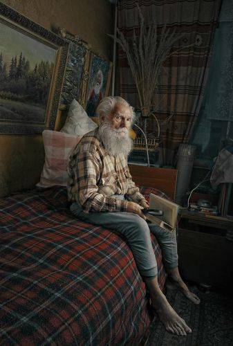 Художник Вадим Николаевич у себя в квартире