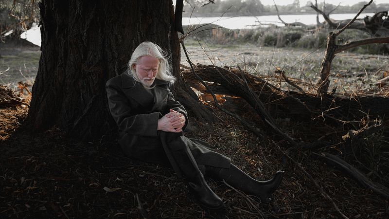 фото, портрет, мужчина, тишина, приключение, пасмурный, серый, опасность, темный Путник фото превью