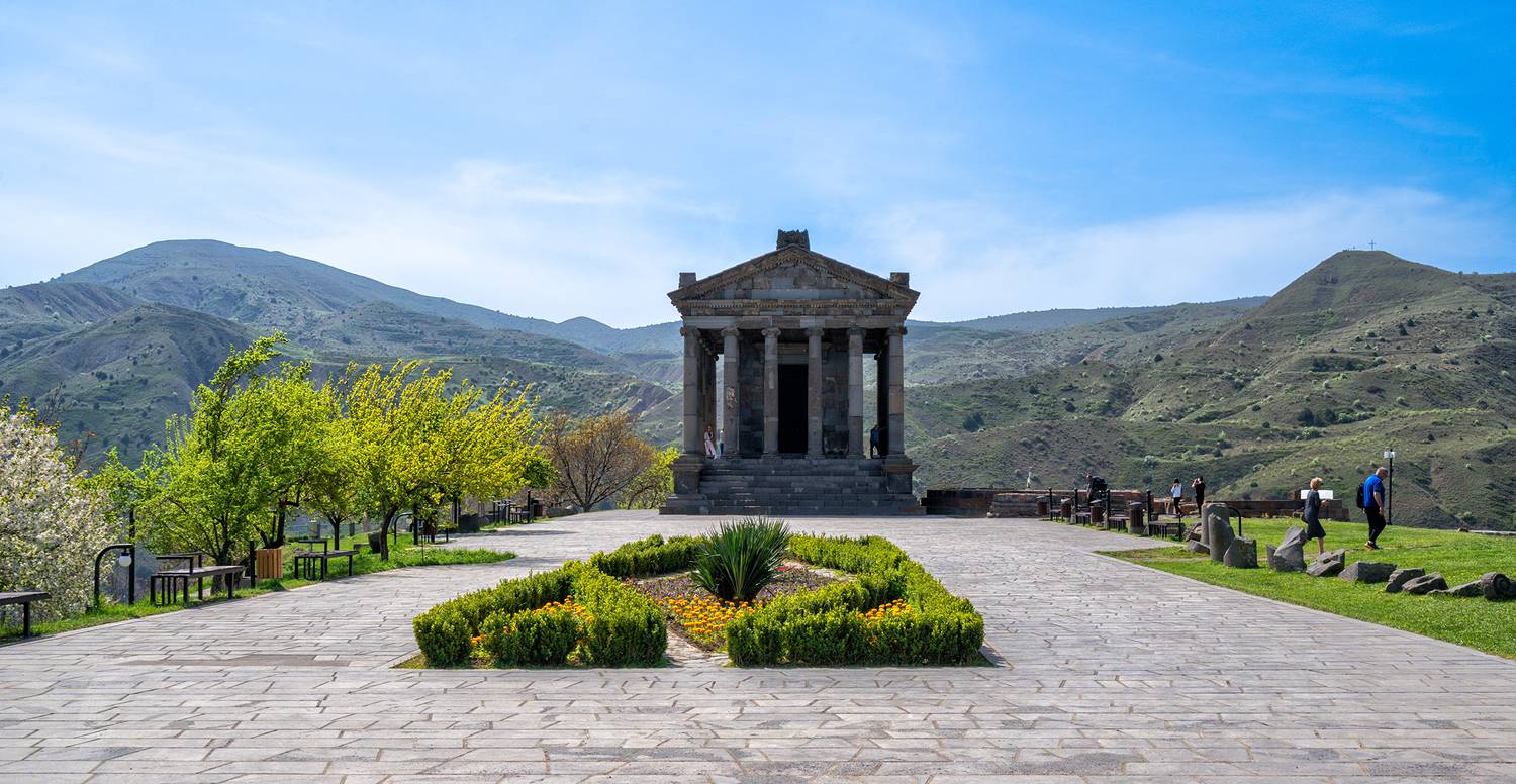 , Лариса Дука