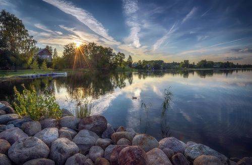 Каменистый берег