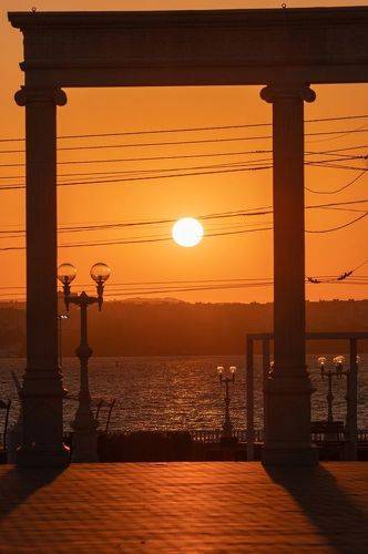 Рассветная монументальность.