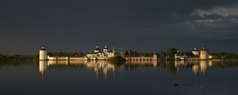 кирилло-белозерский монастырь, кириллов, май, вечер, уточка, туча Затишье фото превью