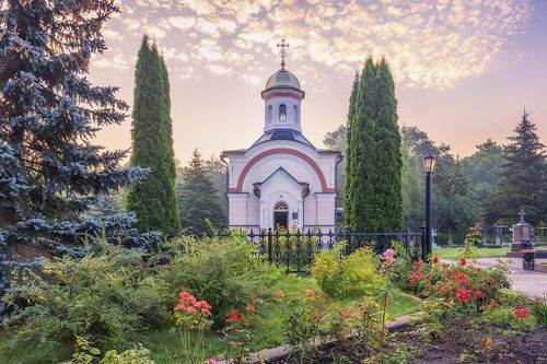 Оптина Пустынь. Раннее утро.