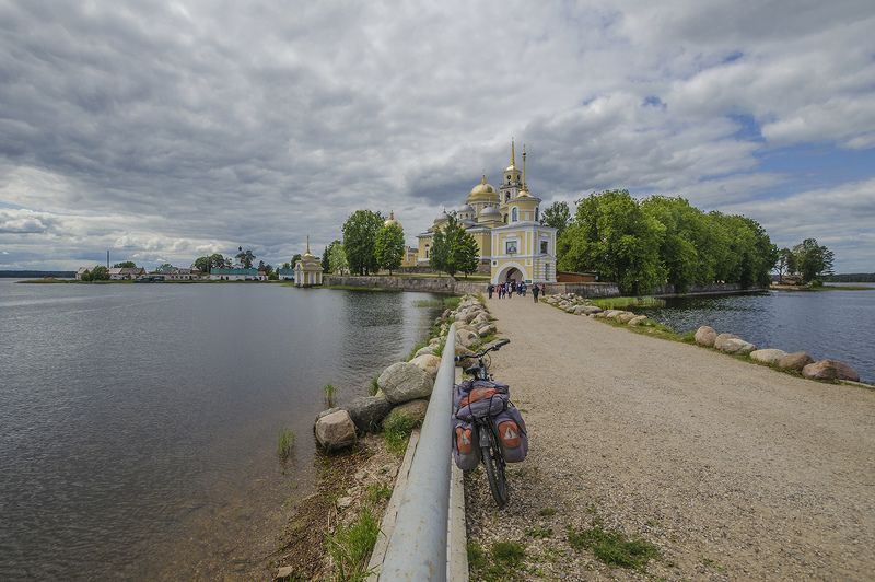 Дорога к монастырю фото превью