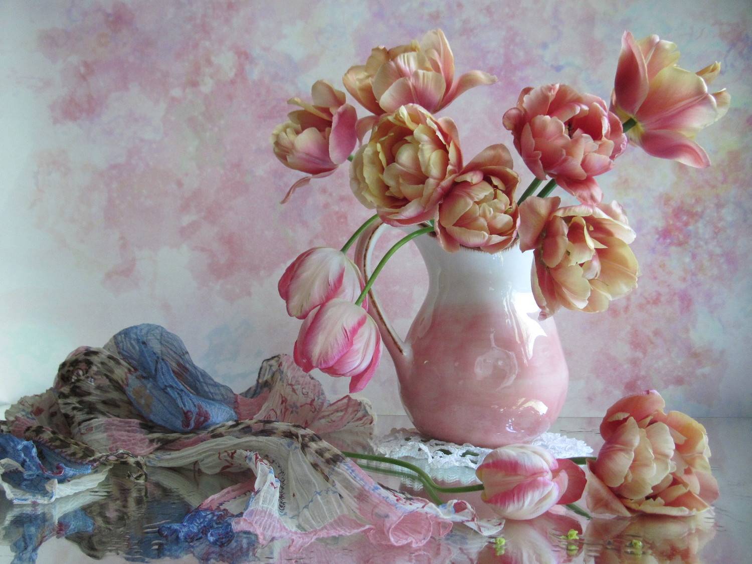 тюльпаны, кувшин, салфетка, шарф, Наталия Тихомирова