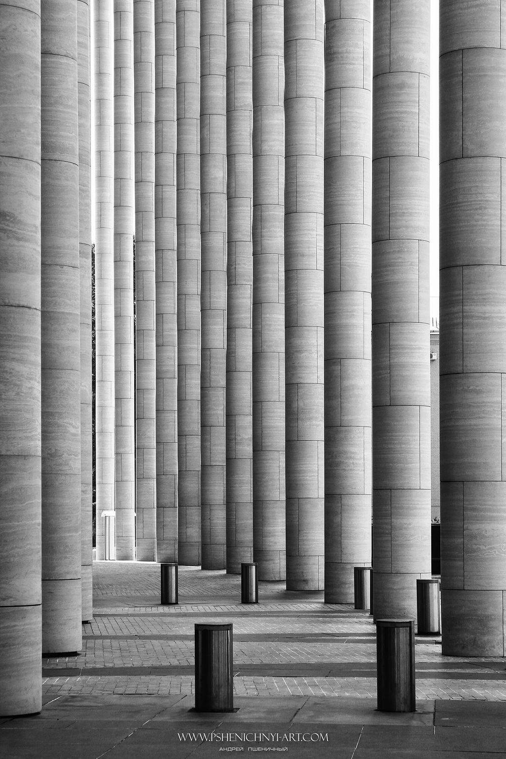 архитектура, вертикаль, лабиринт, свет, тень, минимализм, ритм, колоннада, санкт-петербург, невская ратуша, Пшеничный Андрей