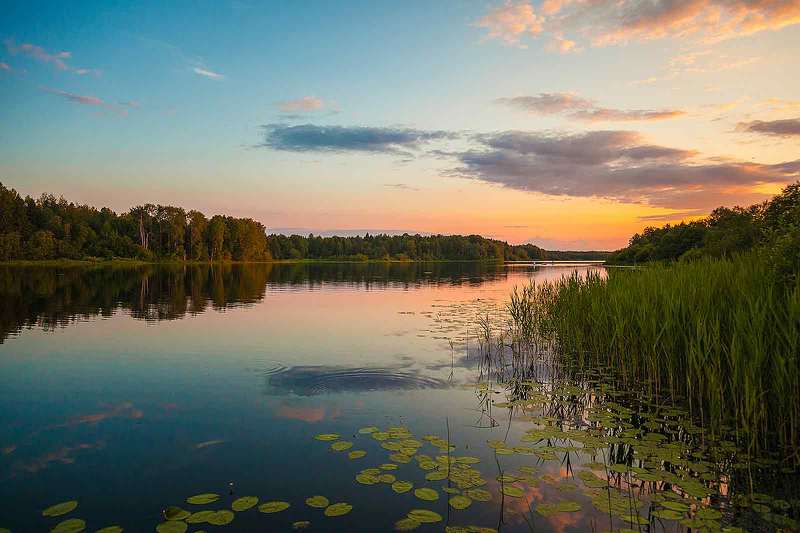 Тёплый закат фото превью