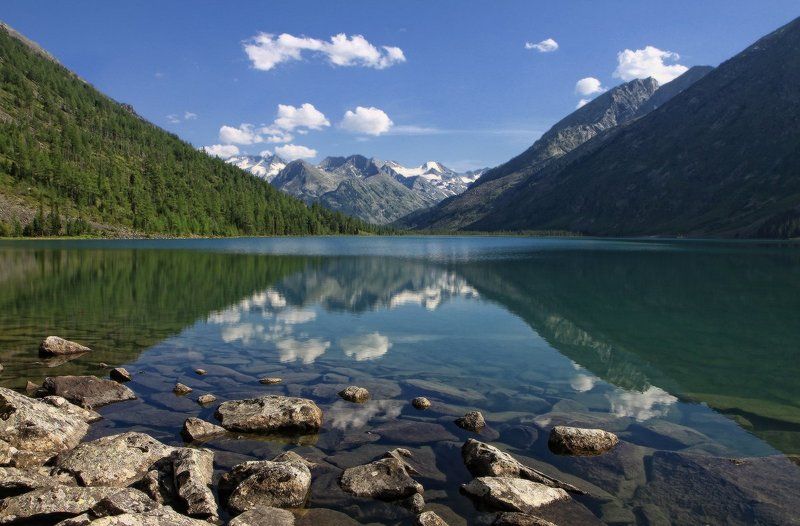Зеркало горного озера фото превью