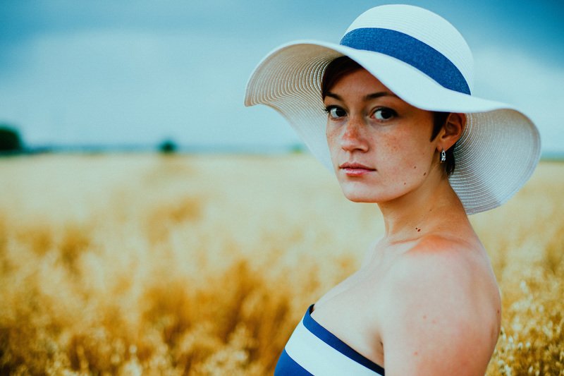 шляпа, поле, взгляд Прощание с летом фото превью