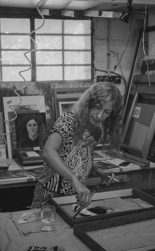 film, girls, fomapan, work,  работницы багетной мастерской фото превью