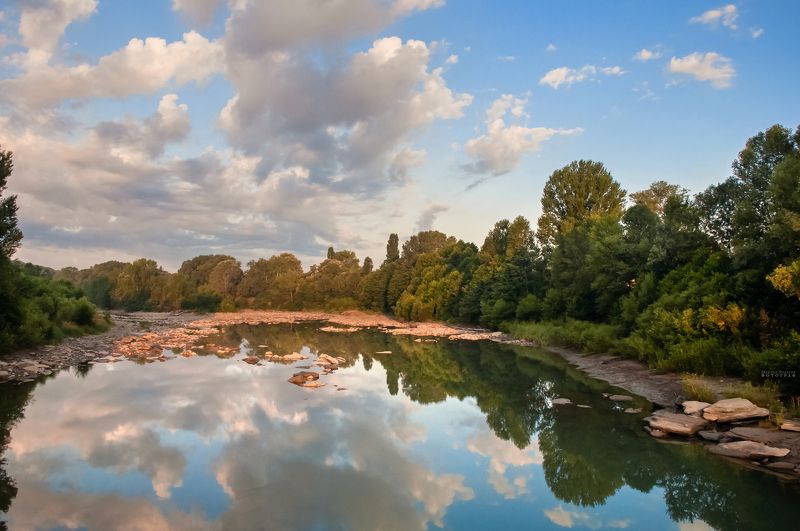 пейзаж, утро, рассвет, река, отражение, облака Река Белая в лучах рассвета фото превью