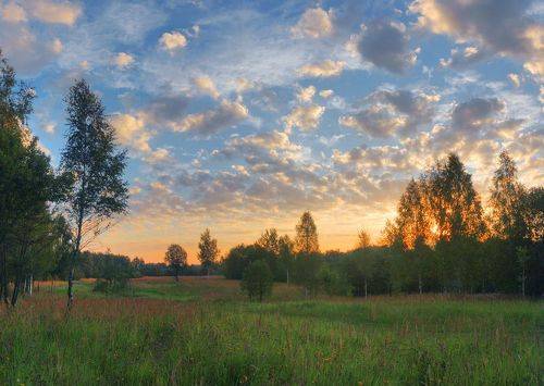 Утренний рассвет  с облаками.