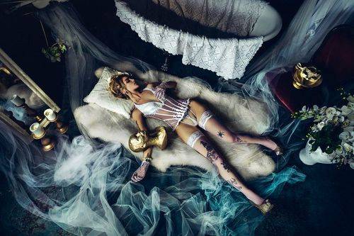 In your room Where souls disappear Only you exist here