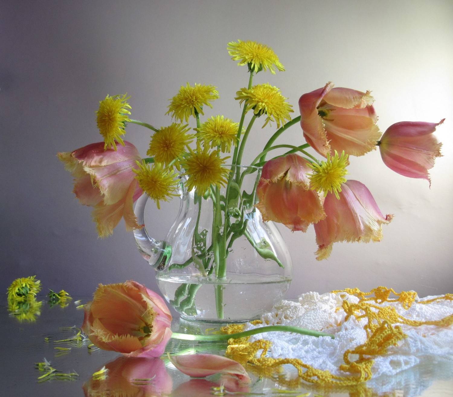 тюльпаны, одуванчики, кувшин, салфетка, Наталия Тихомирова