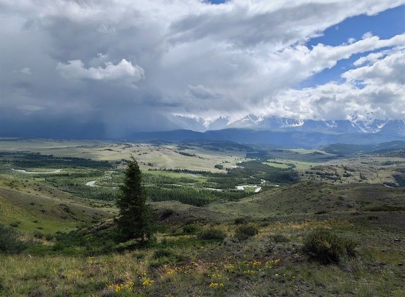 Где-то над горами дождь фото превью