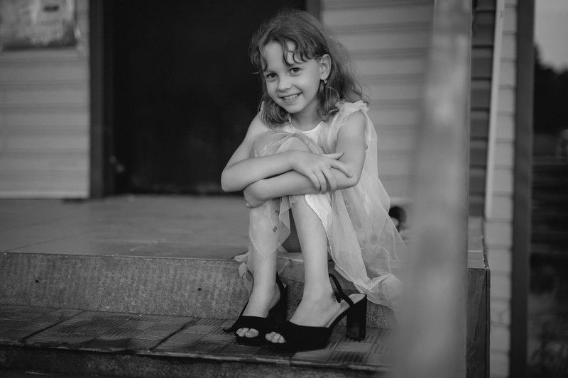 девочка, портрет, фотосессия, girl, young, portrait, творческий портрет, детский портрет, young girl, дети, children, детская фотография, детская фотосессия, постановка, постановочная фотография, girl portrait, фотопроект, чёрно-бело фото, чб, bw, blackan Карина фото превью