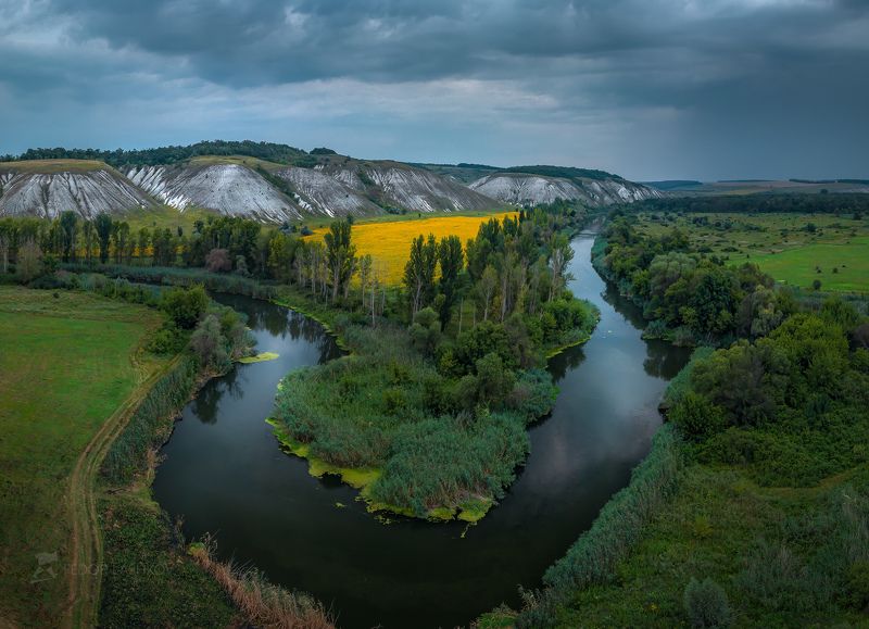 белгородская область, белогорье, осень, холмы, холмистое, лето, подсолнух, река оскол, изгиб, излучина, валуйки, пасмурно, тучи, непогода, Изгиб реки Оскол фото превью